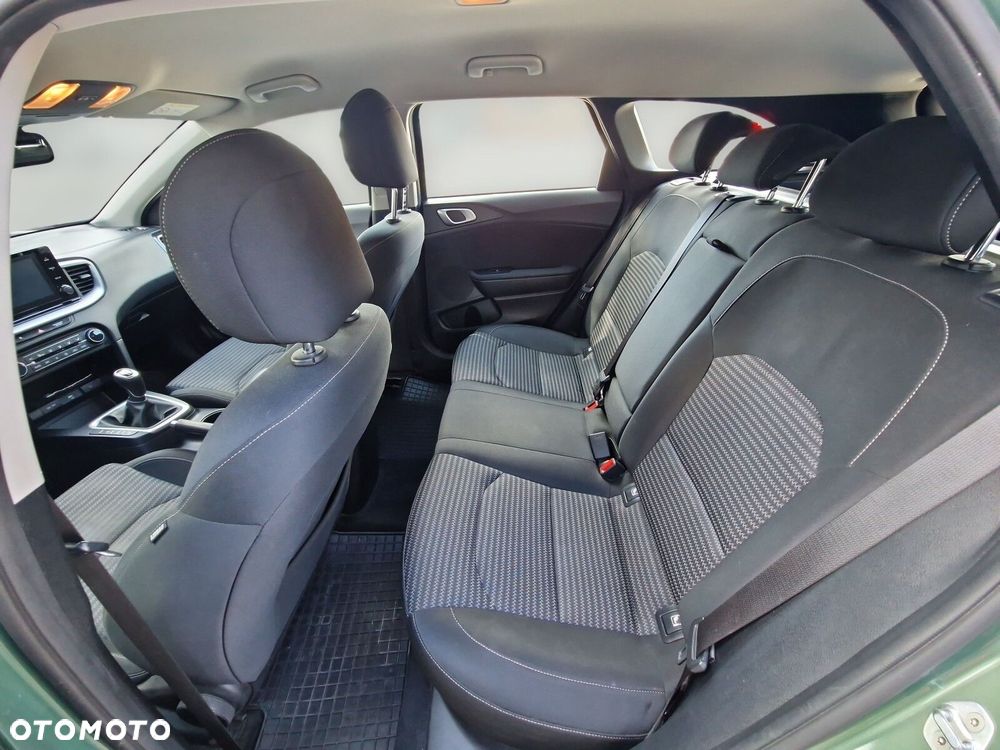 Kia Ceed - 11
