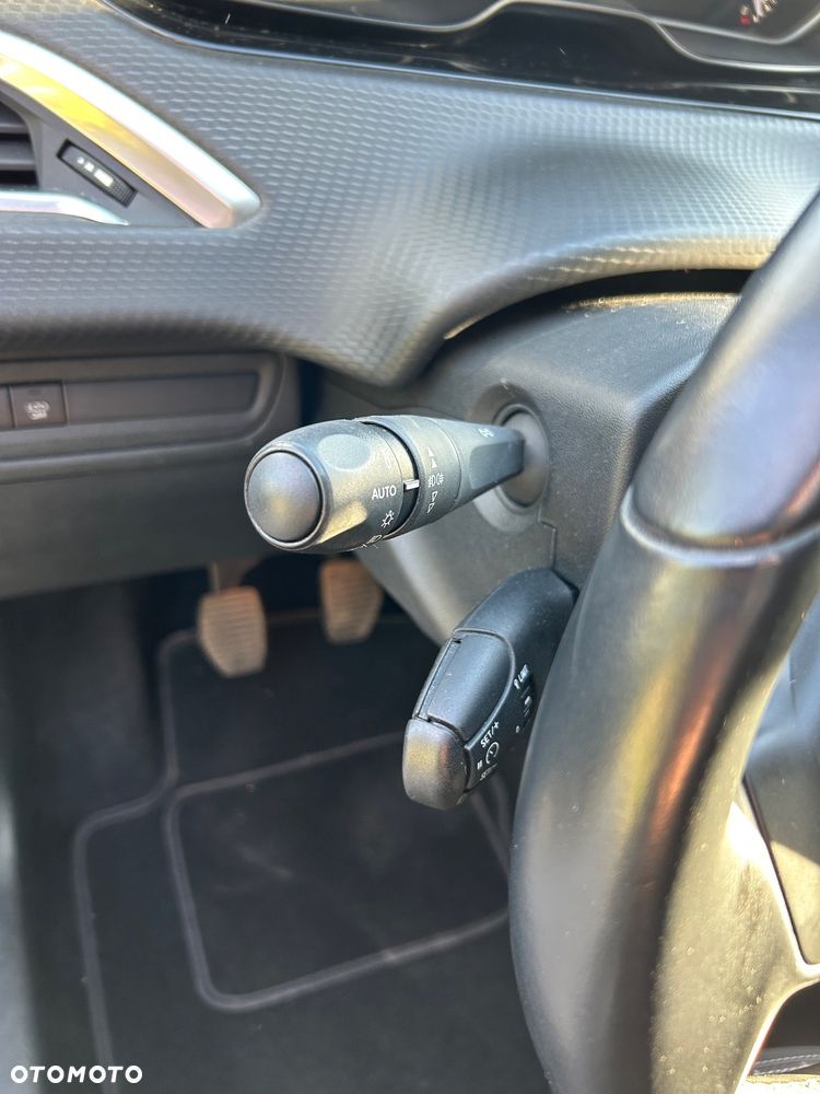 Peugeot 208 PureTech 110 Stop & Start Allure - 19
