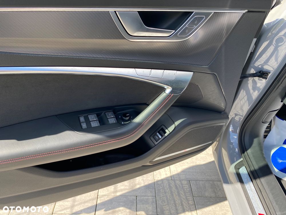 Audi RS6 Avant - 12