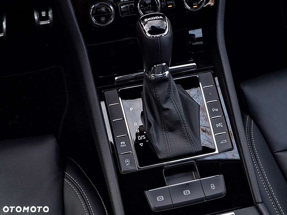 Skoda Superb 2.0 TDI SCR L&K DSG - 24