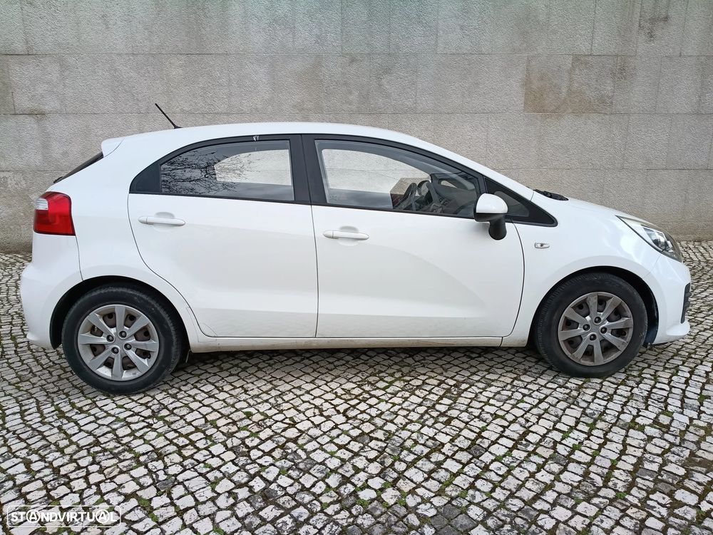 Kia Rio 1.1 CRDi LX ISG - 12
