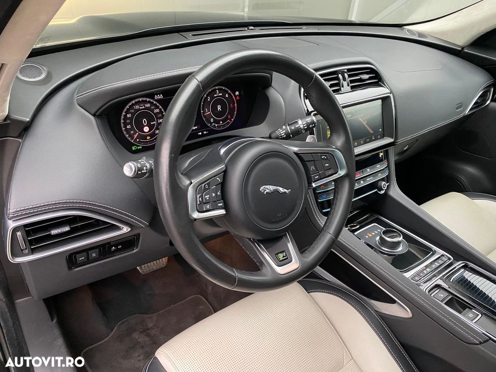 Jaguar F-Pace 20d AWD R-Sport - 17
