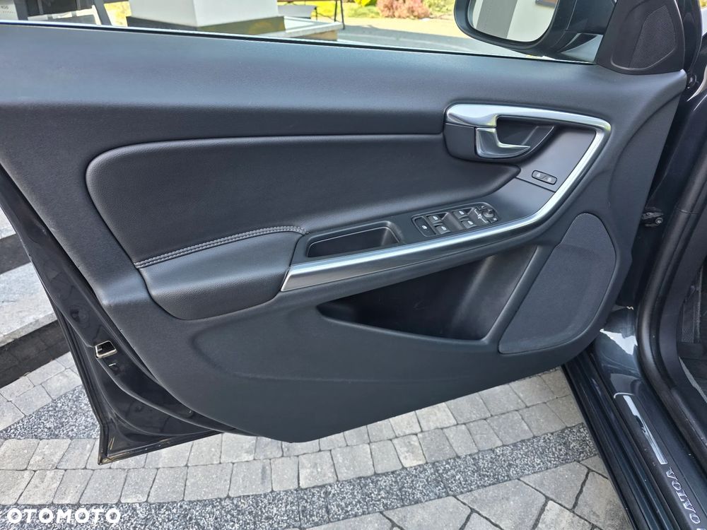 Volvo V60 D4 Geartronic Momentum - 18