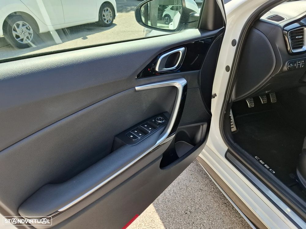 Kia ProCeed 1.6 CRDi GT Line+SRF - 14