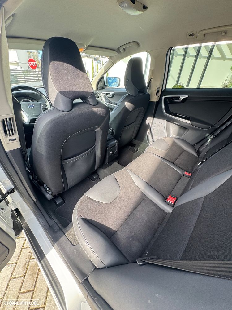 Volvo XC 60 2.0 D3 R-Design Geartronic - 7