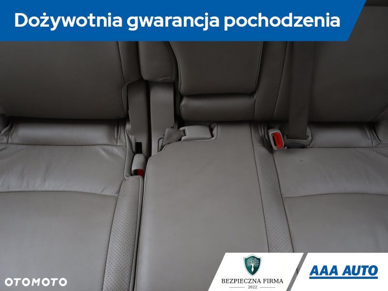 Mitsubishi Outlander - 12