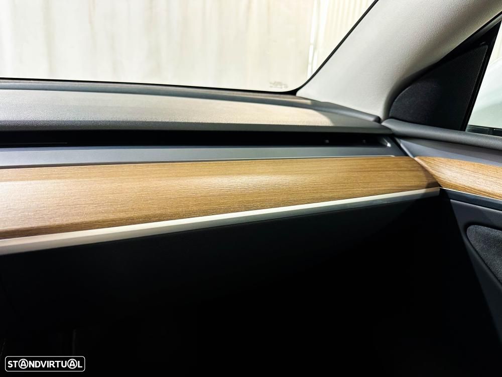 Tesla Model Y Long Range Dual Motor AWD - 32