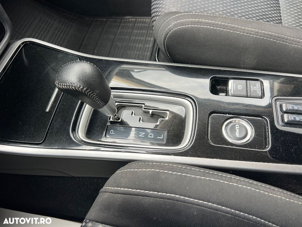 Mitsubishi Outlander 2.2 DI-D 4WD Automatik Intense - 15