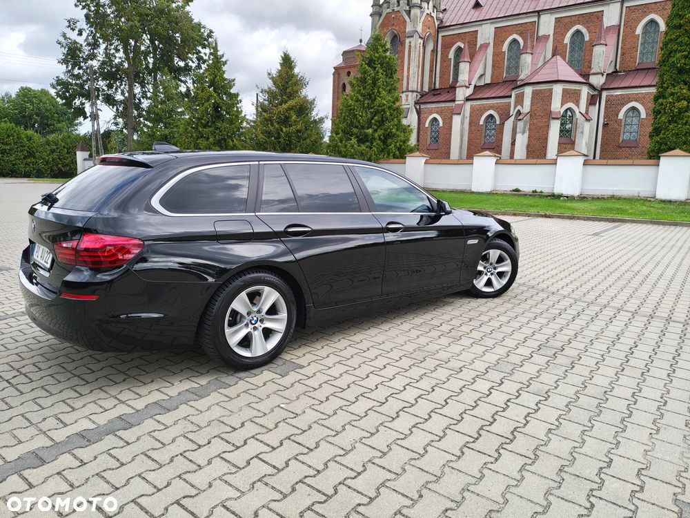 BMW Seria 5 520d xDrive - 24