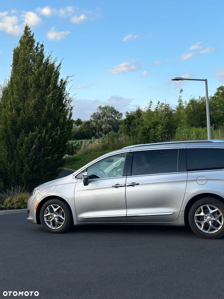 Chrysler Pacifica - 3