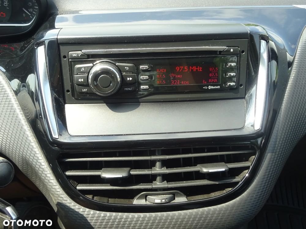 Peugeot 2008 1.2 Pure Tech Active EU6 - 24