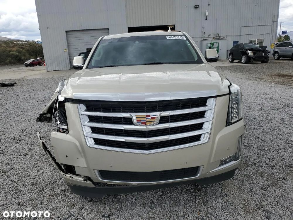 Cadillac Escalade - 2