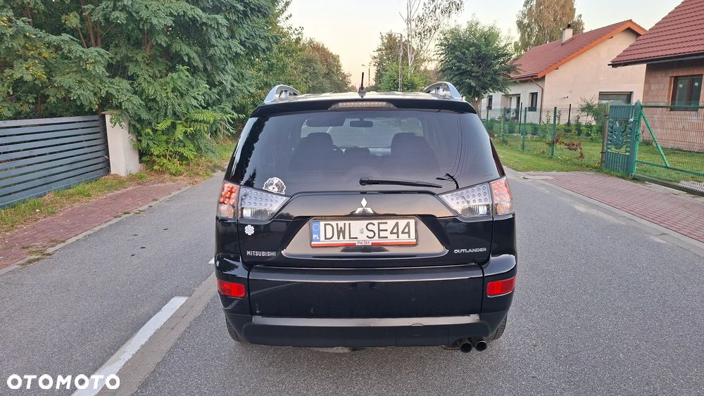 Mitsubishi Outlander - 12