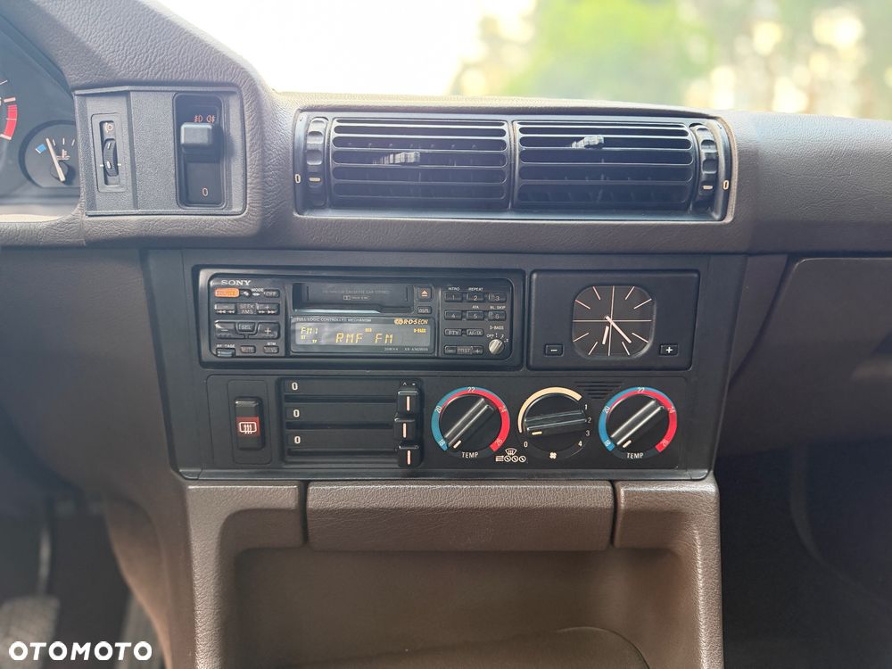 BMW Seria 5 520 i - 16