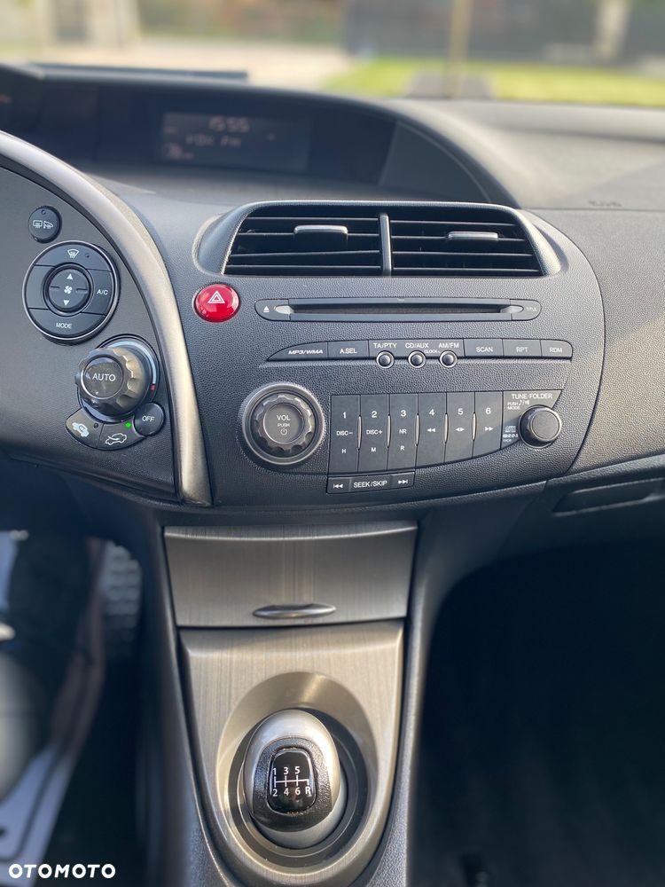 Honda Civic 1.8 Executive - 35