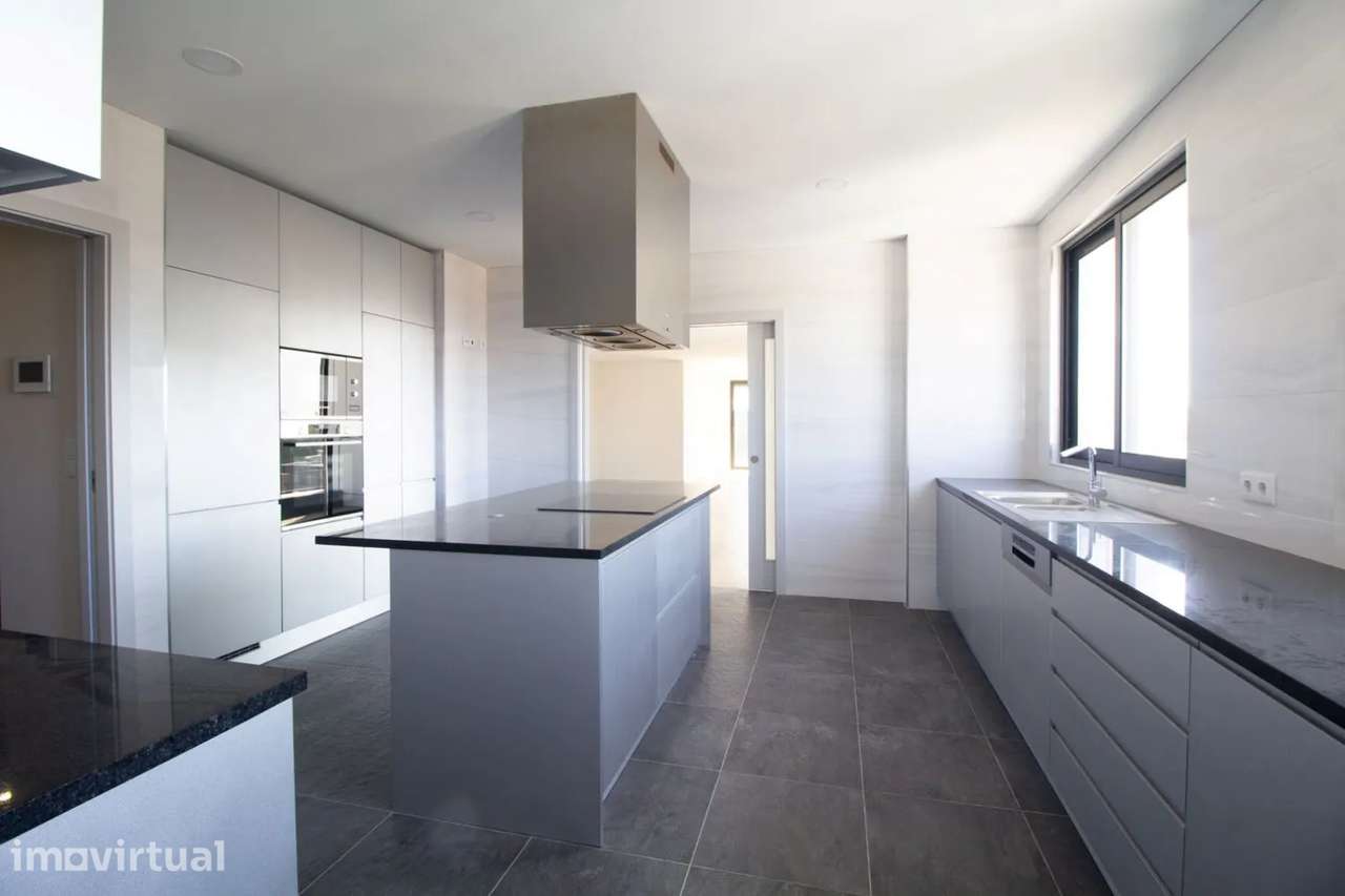 Penthouse T4 com Terraço na Avenida da Boavista - Grande imagem: 2/25