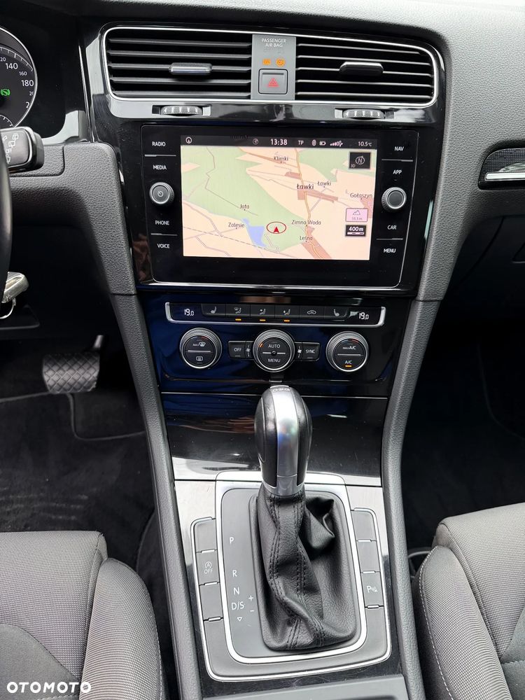Volkswagen Golf 2.0 TDI SCR DSG R-Line - 23