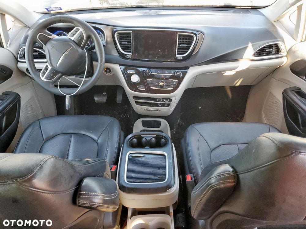 Chrysler Pacifica - 15