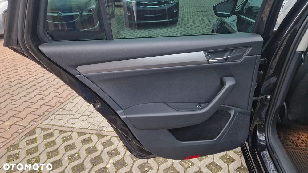 Skoda Superb 1.6 TDI GreenLine - 29