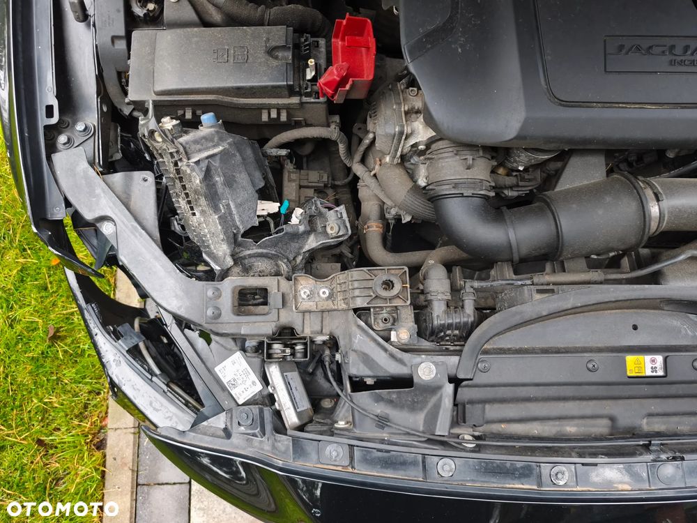 Jaguar XE 2.0 D AWD R-Sport - 40