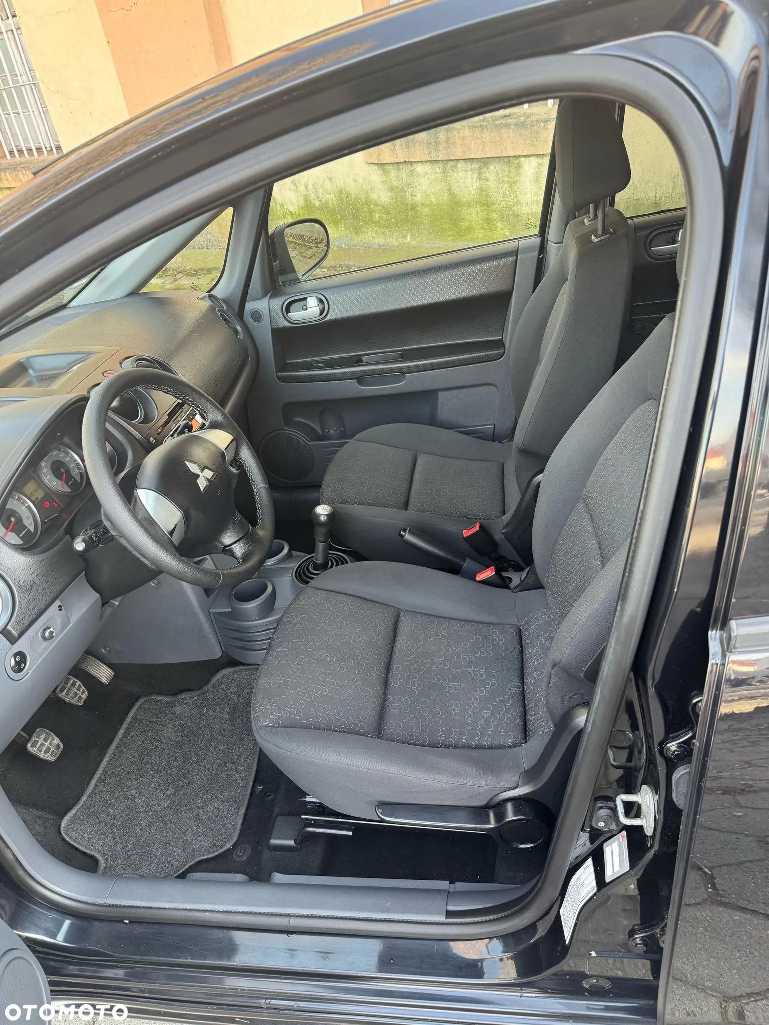 Mitsubishi Colt - 11