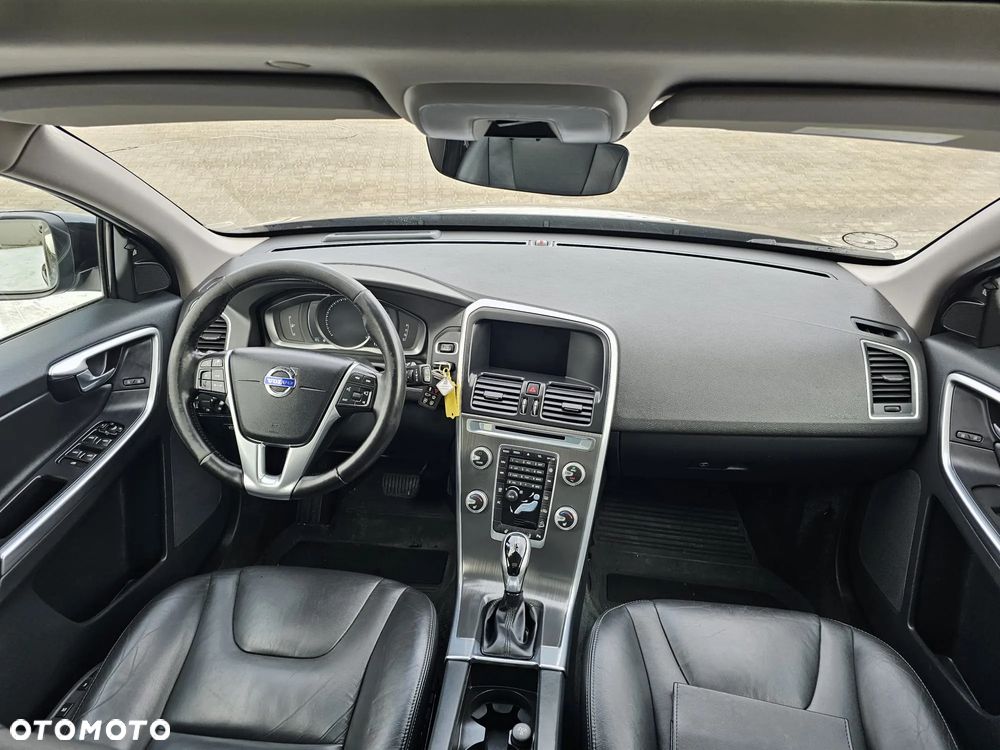 Volvo XC 60 D5 AWD Geartronic Summum - 8