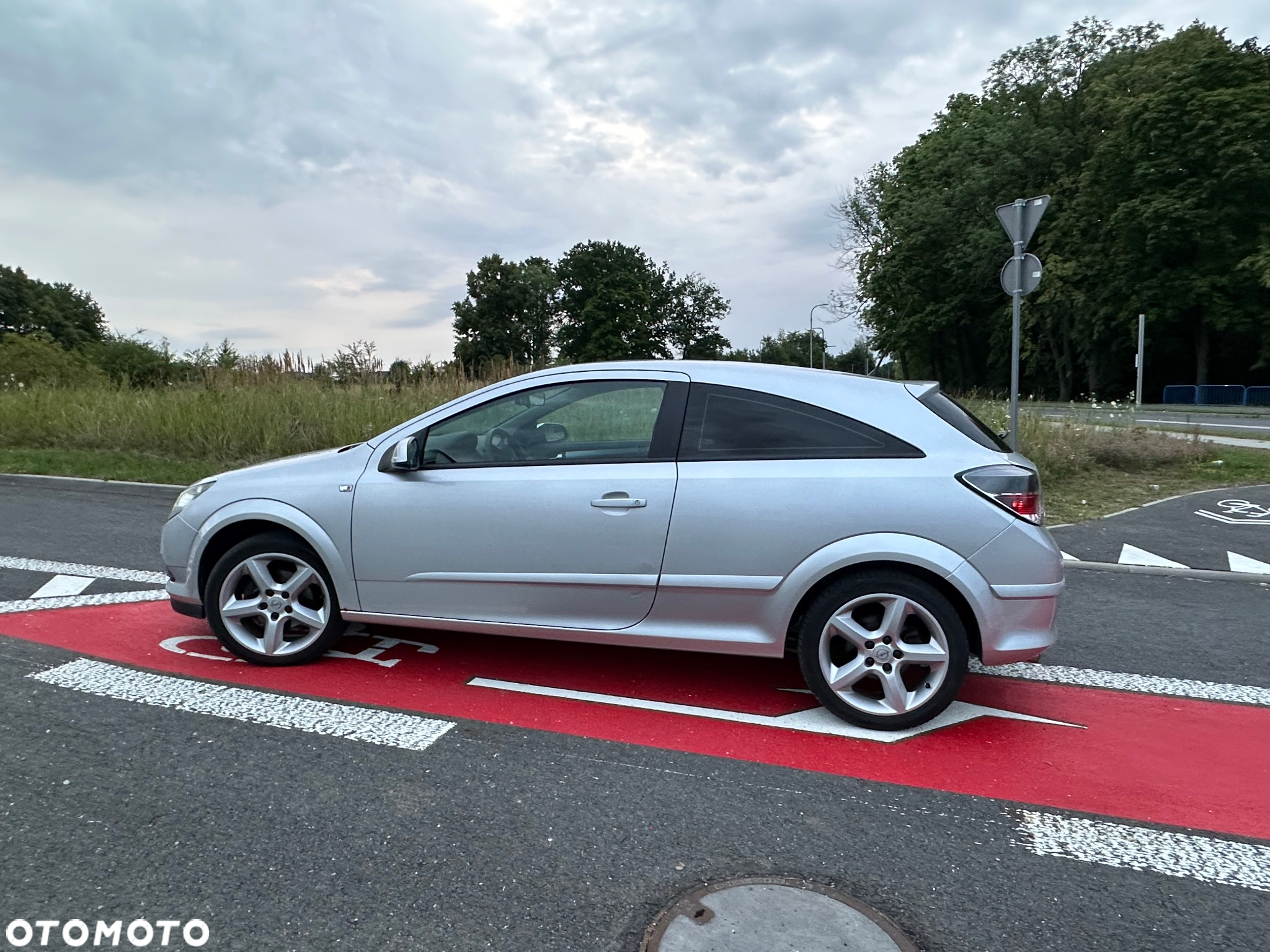 Opel Astra GTC 1.6 - 12