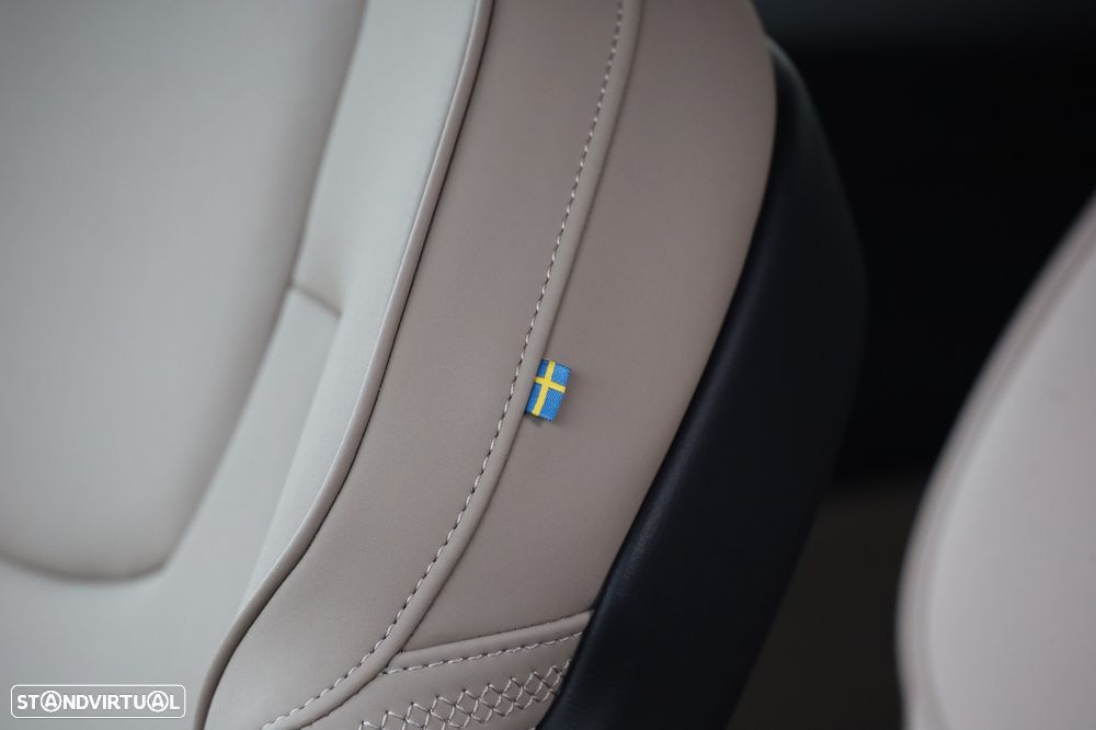 Volvo XC 60 2.0 T6 PHEV Core AWD - 9