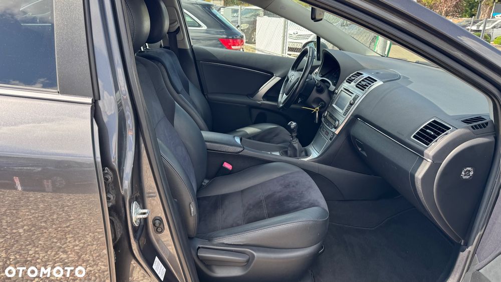 Toyota Avensis 1.8 Premium EU5 - 28