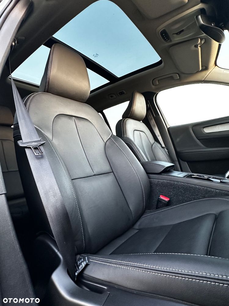 Volvo XC 40 T2 Plus Bright - 31