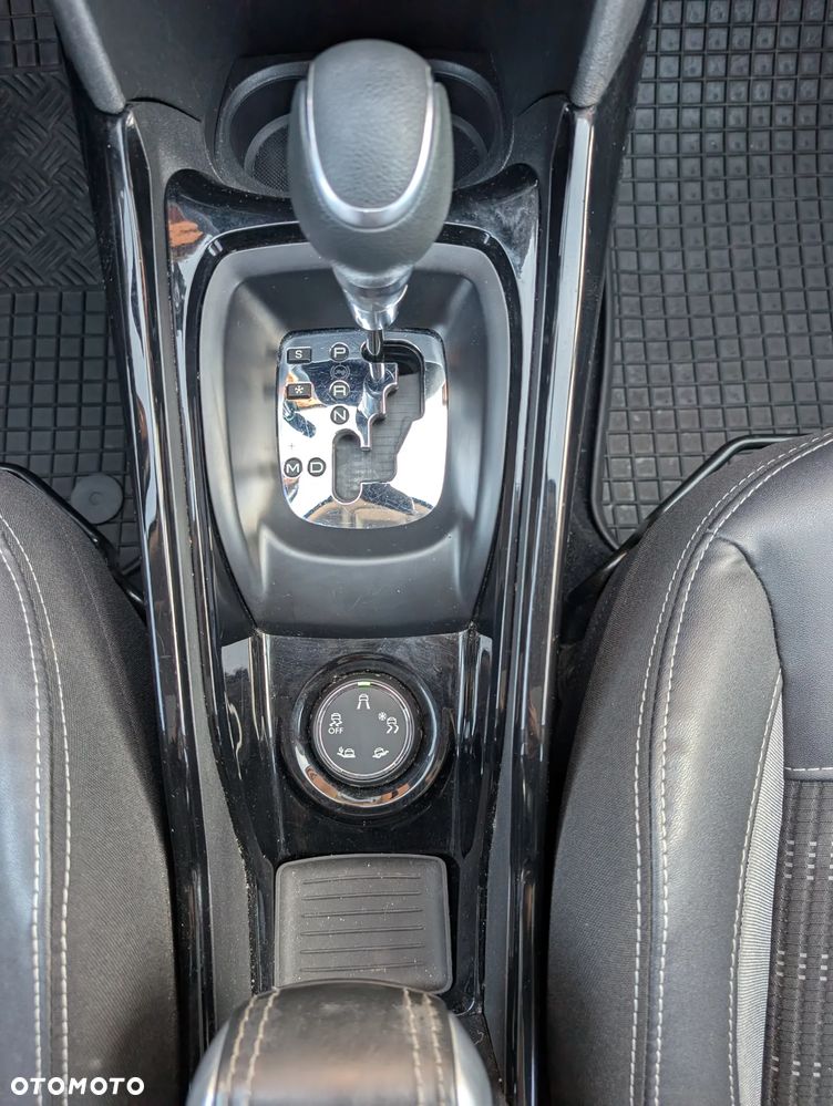 Peugeot 2008 1.2 Pure Tech Allure S&S EAT6 - 27