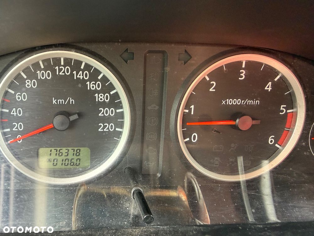 Nissan Almera 2.2 dCi Acenta - 12