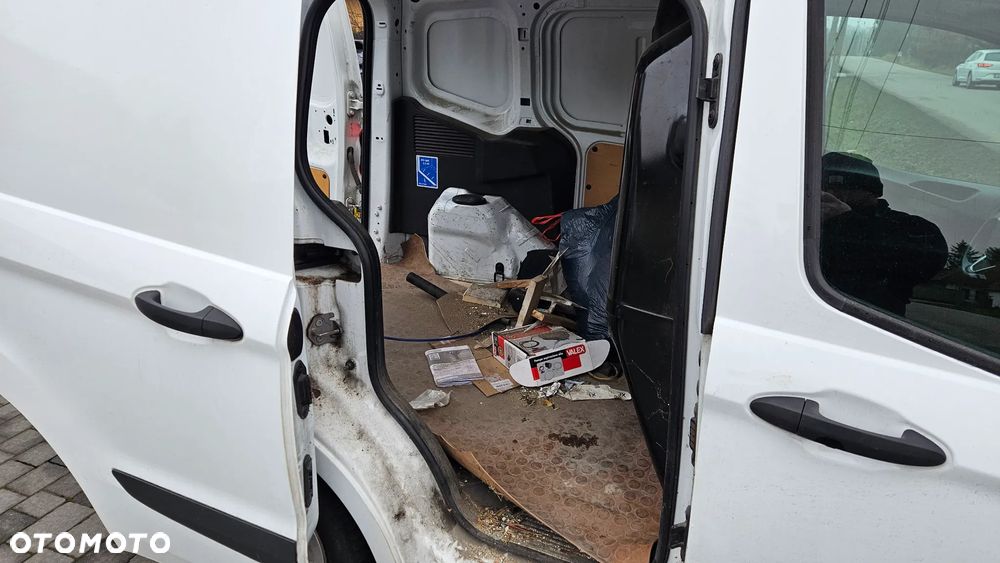 Ford Transit Courier - 14