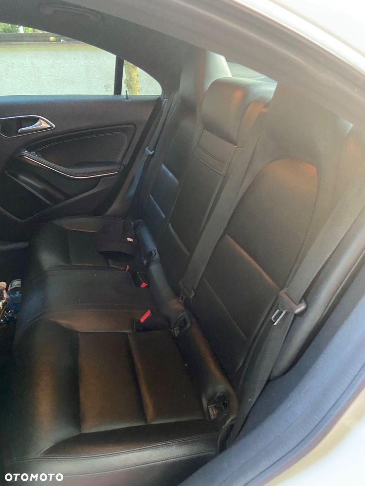 Mercedes-Benz CLA 250 7G-DCT - 11