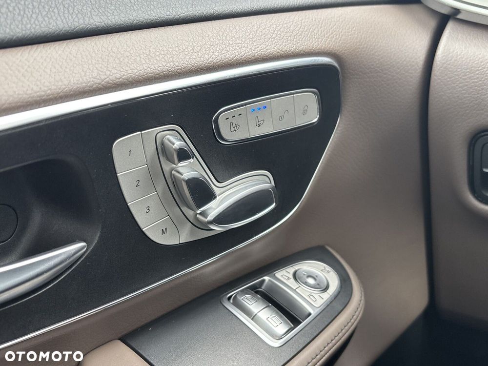 Mercedes-Benz Klasa V 300 d 4-Matic 9G-Tronic Exclusive (d³ugi) - 24