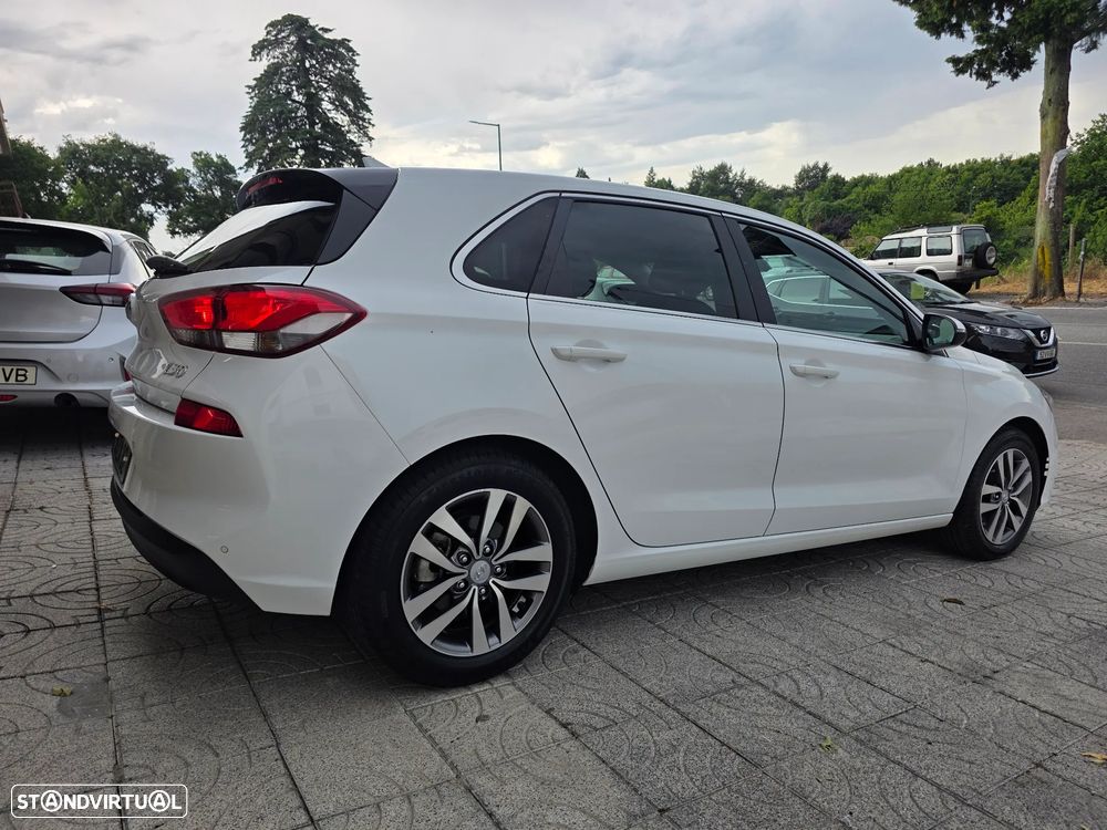 Hyundai i30 1.6 CRDI STyle+Navi - 25
