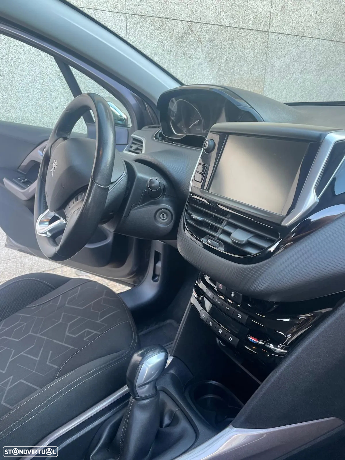 Peugeot 2008 1.6 BlueHDi Style - 16