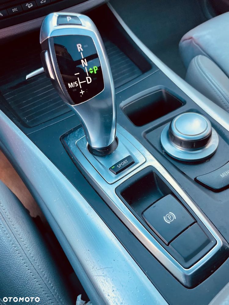 BMW X5 4.8i xDrive - 8