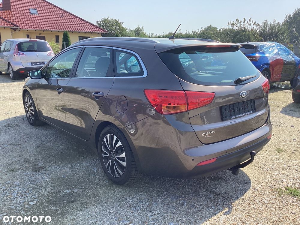 Kia Ceed 1.6 GDI Dream Team Edition - 3