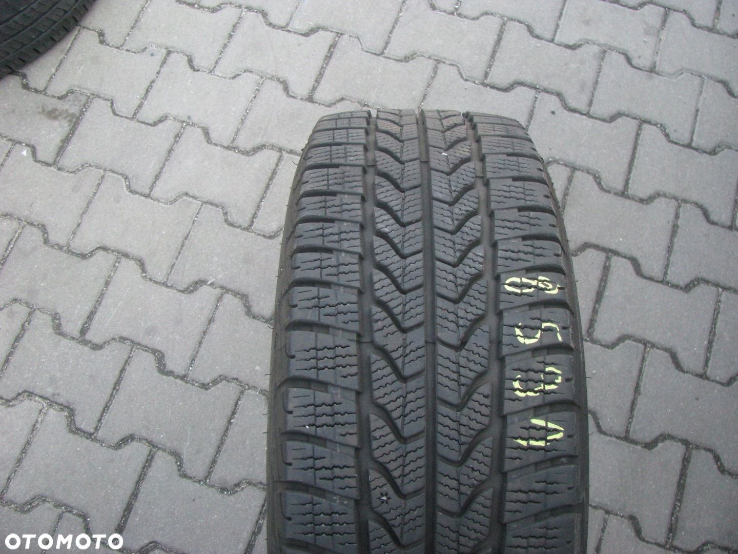GOODYEAR ULTRA GRIP CARGO 235/65R16C 8mm 1 SZT. ZIMOWA - 1