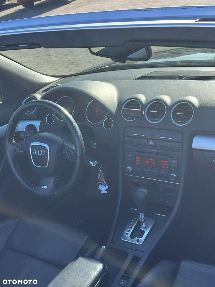 Audi A4 Cabrio 2.0 TDI DPF Multitronic - 9
