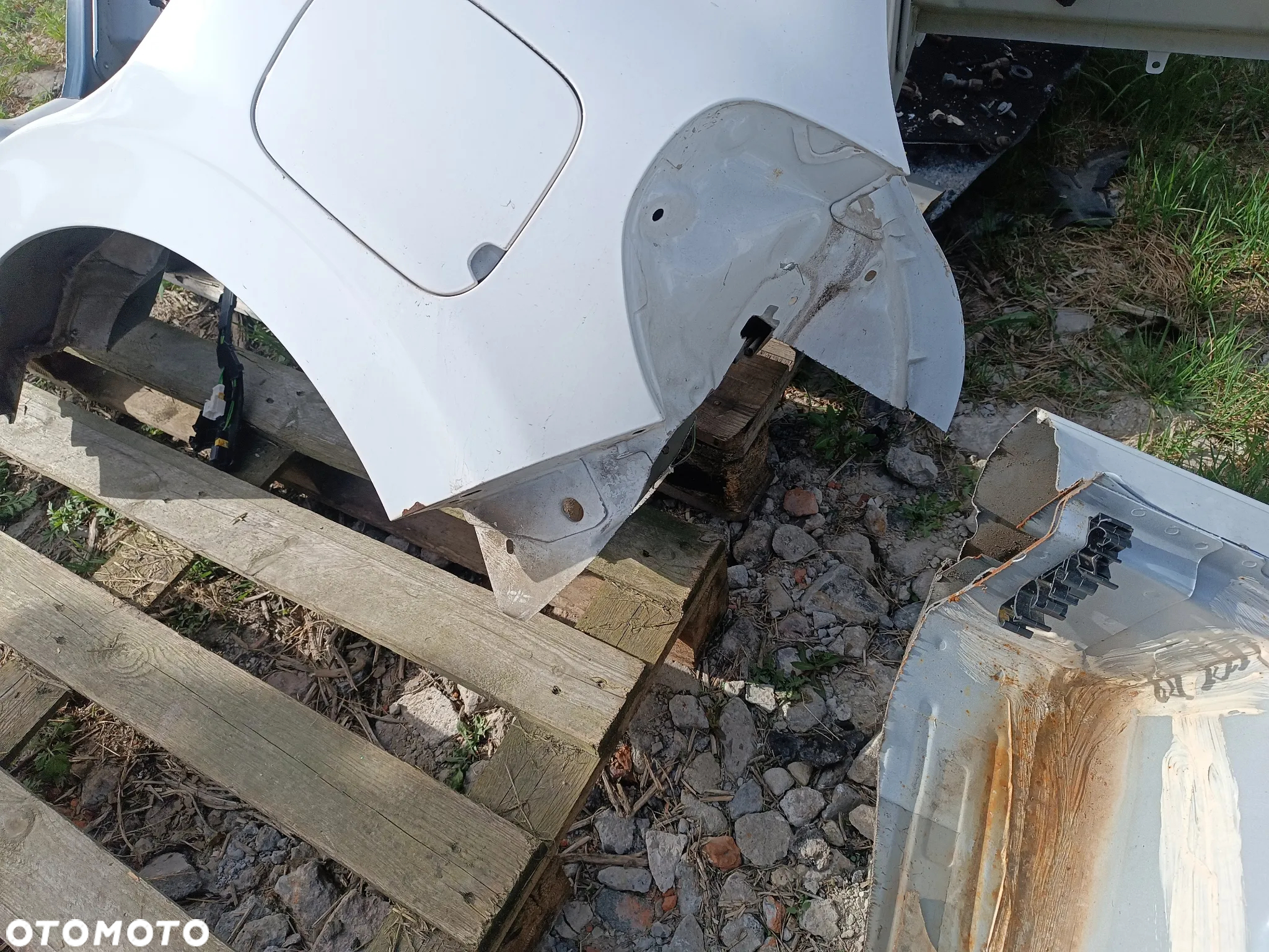 BŁOTNIK LEWY ĆWIARTKA POSZYCIE CITROEN C3 III - 2