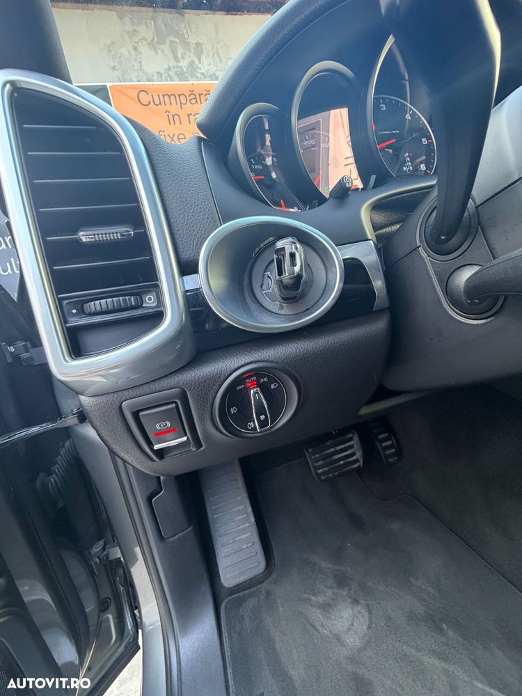 Porsche Cayenne 3.0 L - 10