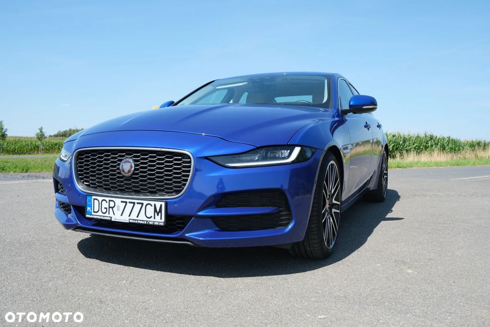 Jaguar XE 25t Prestige - 4