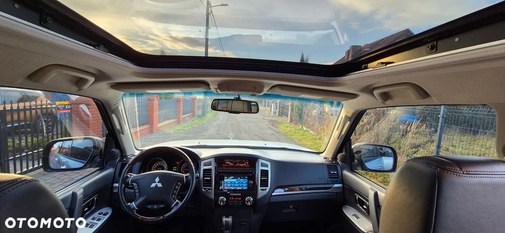 Mitsubishi Pajero - 18