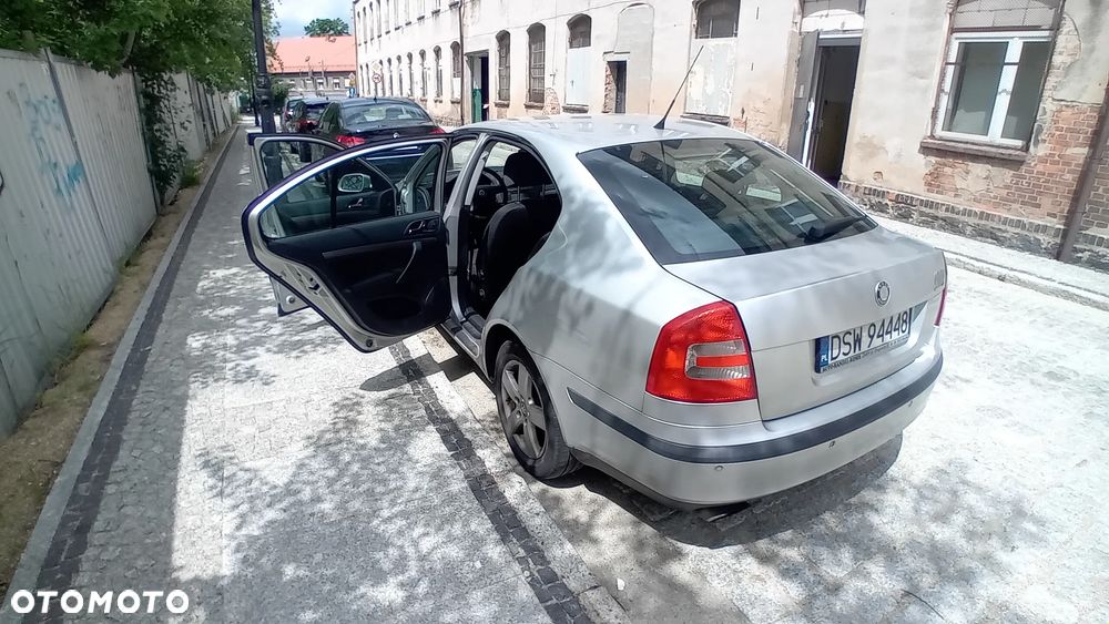 Skoda Octavia 1.6 Ambiente Tiptr - 8