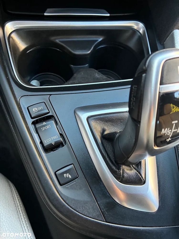 BMW 3GT 328i xDrive GT M Sport - 16