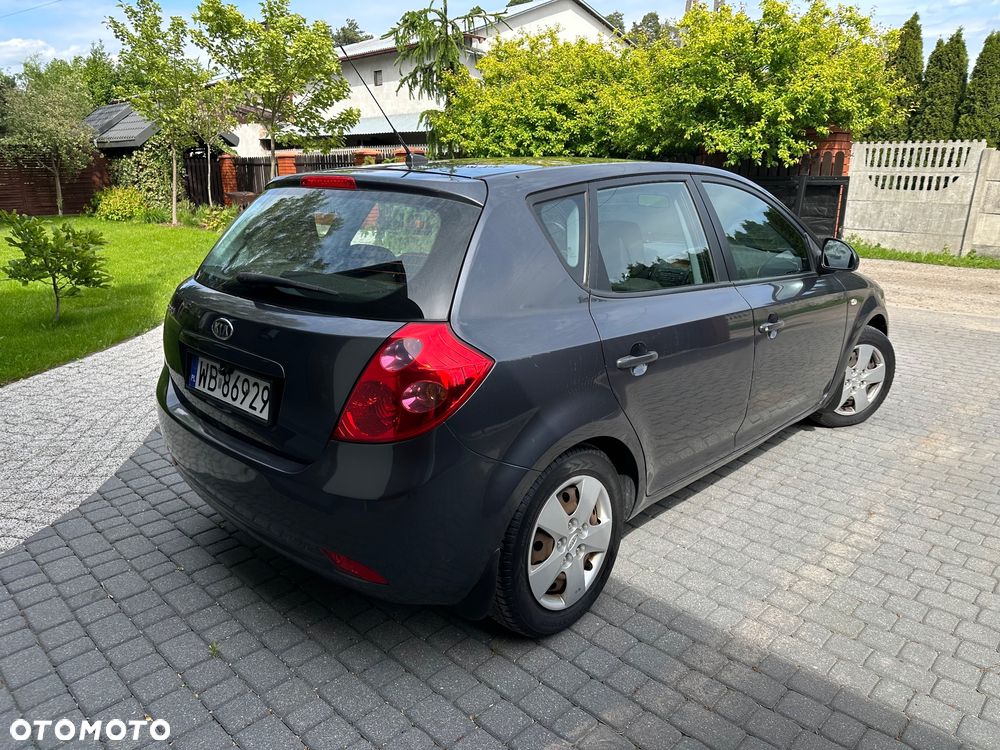 Kia Ceed - 8
