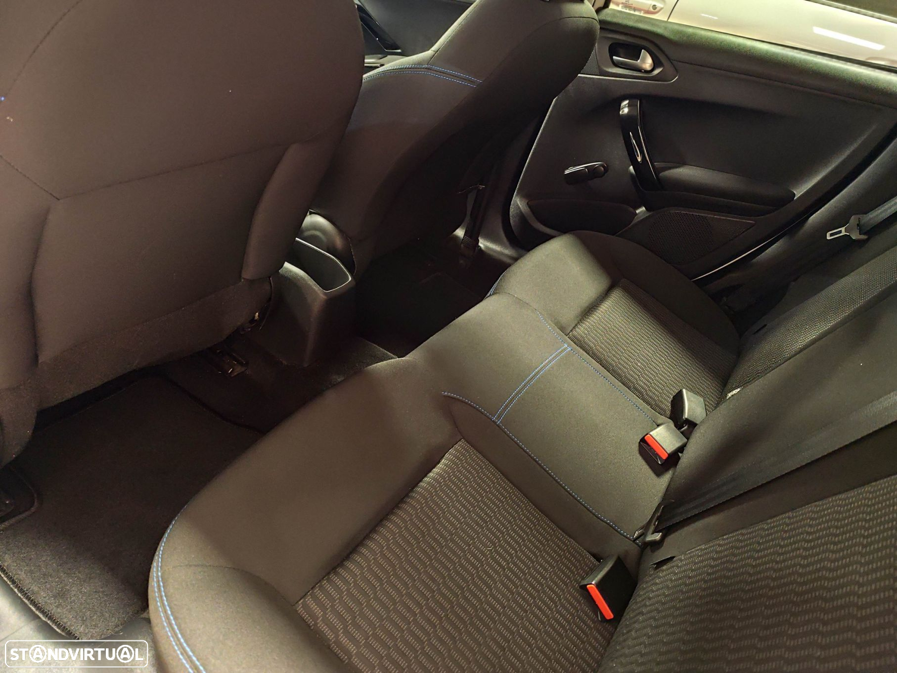 Peugeot 208 1.5 BlueHDi Signature - 29