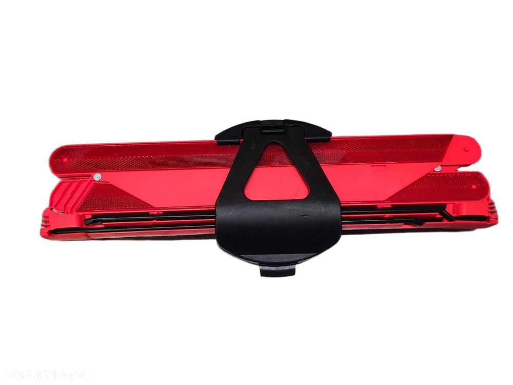 MERCEDES E KLASA W207 LIFT  TRÓJKĄT OSTRZEGAWCZY MOCOWANIE  A2048900114 - 1